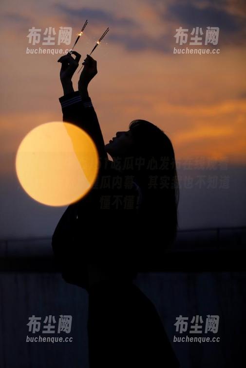 51吃瓜中心发布在线观看，让你轻松掌握瓜内幕，其实我也不知道懂不懂！