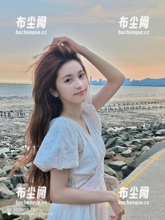 “51吃瓜中心”网站，真是让我琢磨不透的小宇宙，上面的瓜分分钟都在刷新我的三观
