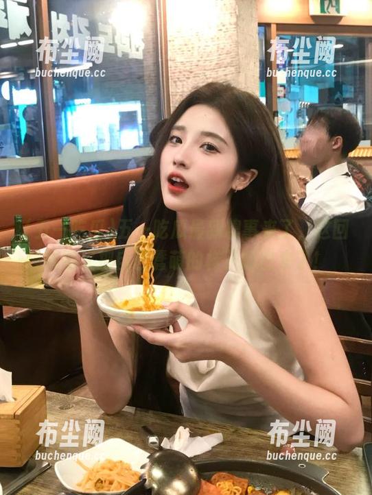 五一吃瓜最新糗事来了，这回娜娜又把自己蠢萌的样子翻出来了！