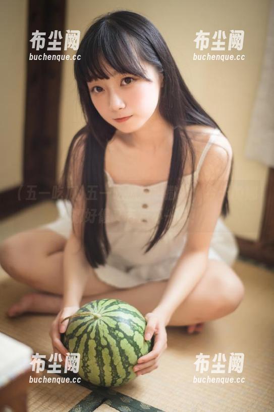 五一吃瓜地址撒钱，今天的娜娜好像又有点不一样！