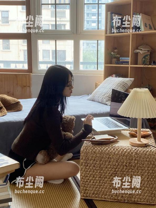 说真的，吃瓜列表的独特线路设计让我试图拼凑出一些情节，但我的脑子有点儿涩。