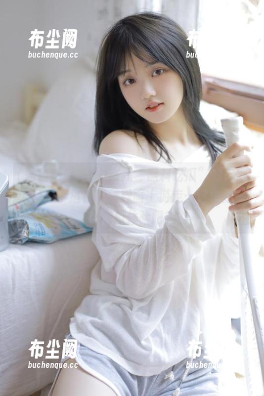 努力在找“黑料吃瓜”的官网入口，手指在下载界面上游走…这也是一种吃瓜体验吧？