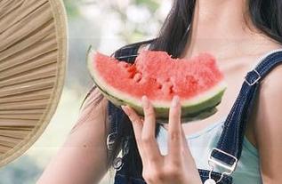 直达黑料网首页，揭晓每天的“新闻联播”，锅里翻滚的小八卦！