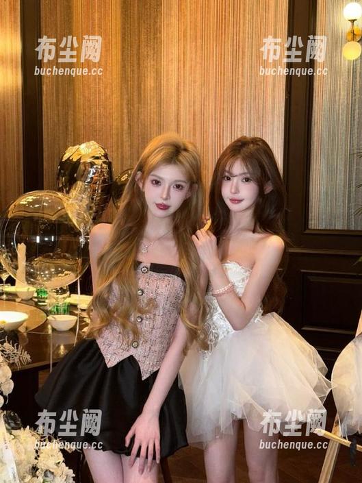 拿起手机登录“黑料老司机heiliao”，指尖滑动间的黑色幽默